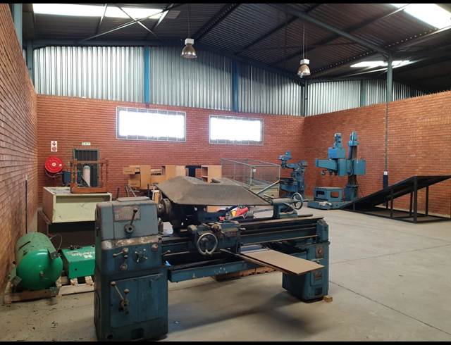 230M² WAREHOUSE TO LET IN ROODEKOP