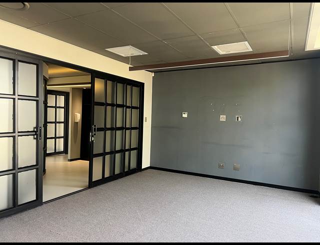 345M² OFFICE TO LET IN HYDE PARK