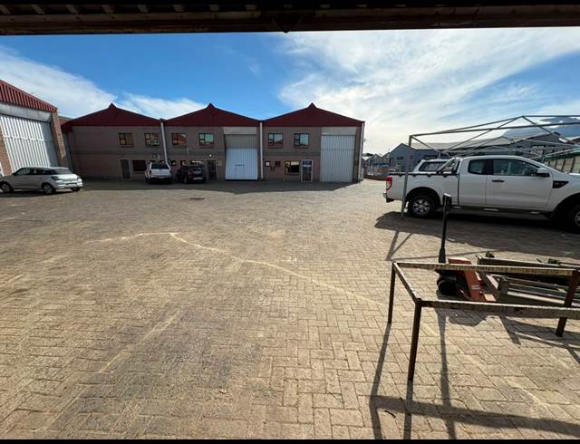 217M² WAREHOUSE TO LET IN GANTS PLAZA