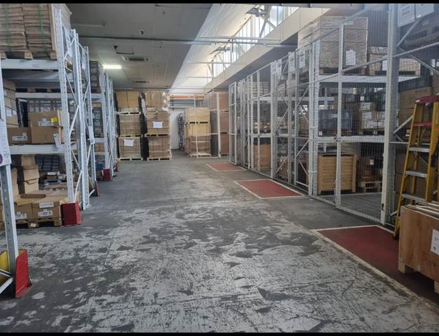 3,179M² WAREHOUSE TO LET IN RETREAT