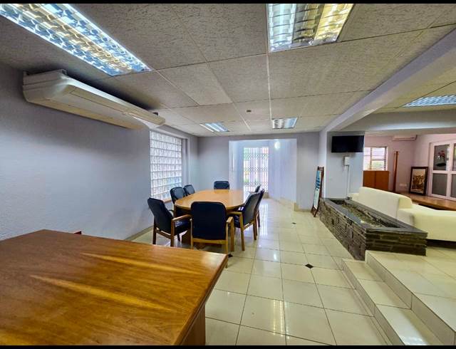 200M² OFFICE TO LET IN PARKWOOD