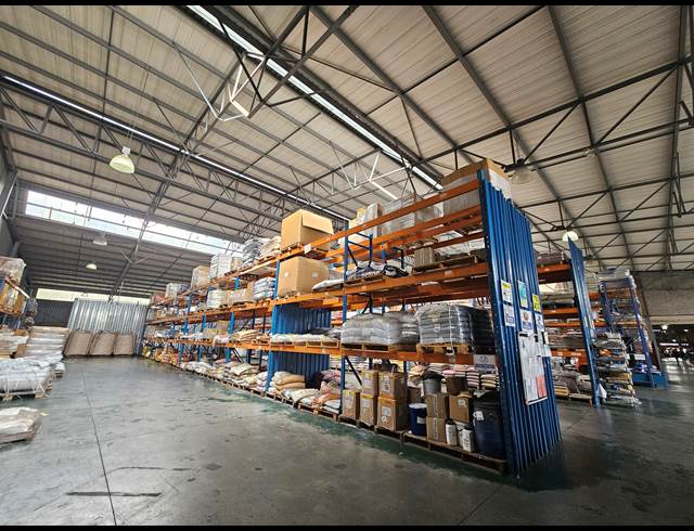 7,288M² WAREHOUSE TO LET IN MEADOWDALE