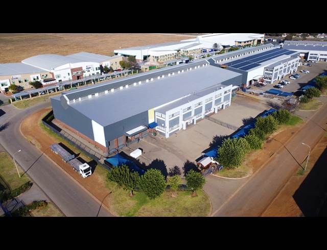 2,128M² WAREHOUSE TO LET IN SPARTAN