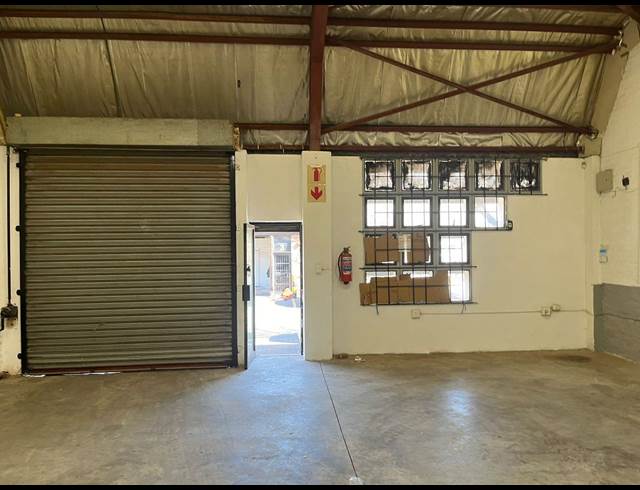 193M² WAREHOUSE TO LET IN CROWN