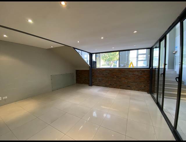 229M² SHOWROOM TO LET IN OBSERVATORY