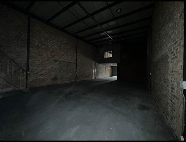 281M² WAREHOUSE TO LET IN HENNOPSPARK INDUSTRIAL