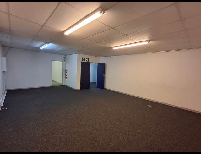 11,500M² WAREHOUSE TO LET IN WOODBROOK
