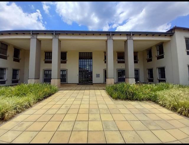 370M² OFFICE TO LET IN BRYANSTON