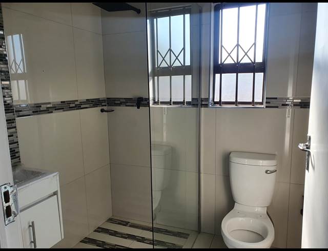 2 bed property to rent in WHETSTONE