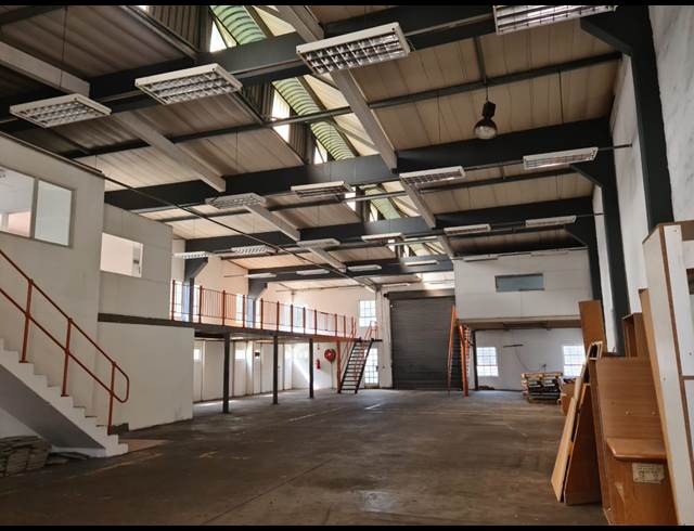 607M² WAREHOUSE TO LET IN MAXMEAD