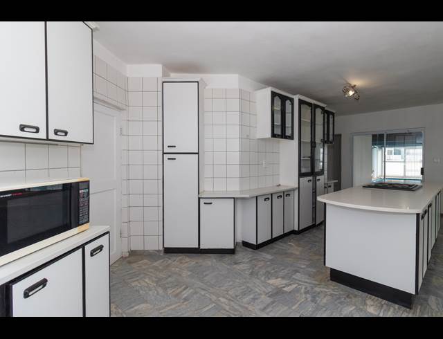 5 BEDROOM HOUSE TO LET IN MOUNTAINSIDE