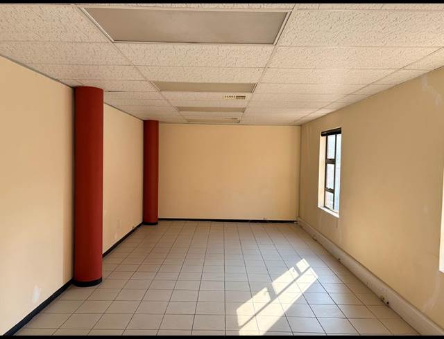 144M² OFFICE TO LET IN FOURWAYS