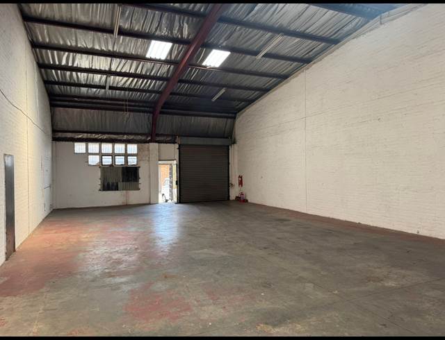 193M² WAREHOUSE TO LET IN CROWN