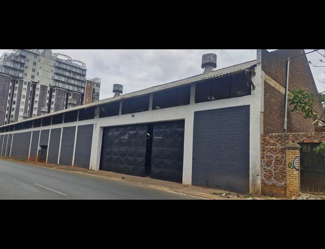 4,000M² WAREHOUSE TO LET IN NEWTOWN