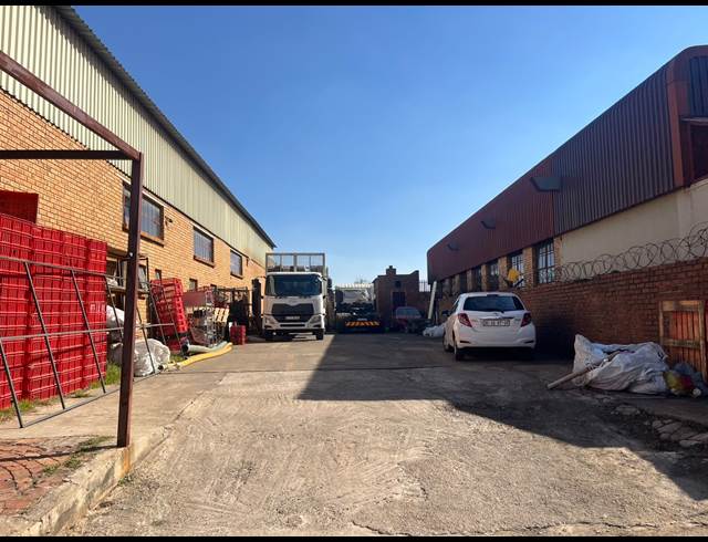 750M² WAREHOUSE TO LET IN AMALGAM