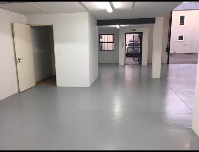 223M² WAREHOUSE RENTED IN WESTLAKE