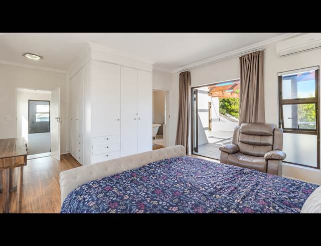 6 BEDROOM HOUSE TO LET IN BIG BAY