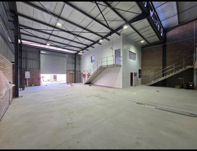 1,350M² WAREHOUSE TO LET IN FIRGROVE INDUSTRIAL ESTATE