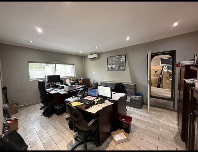 560M² BUILDING TO LET IN FONTAINEBLEAU