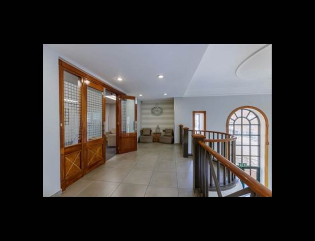 6,231M² OFFICE TO LET IN HYDE PARK