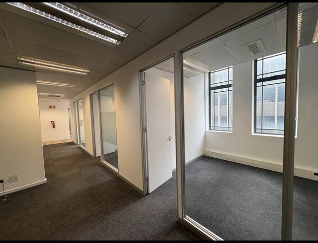 166M² OFFICE TO LET IN CAPE TOWN CITY CENTRE