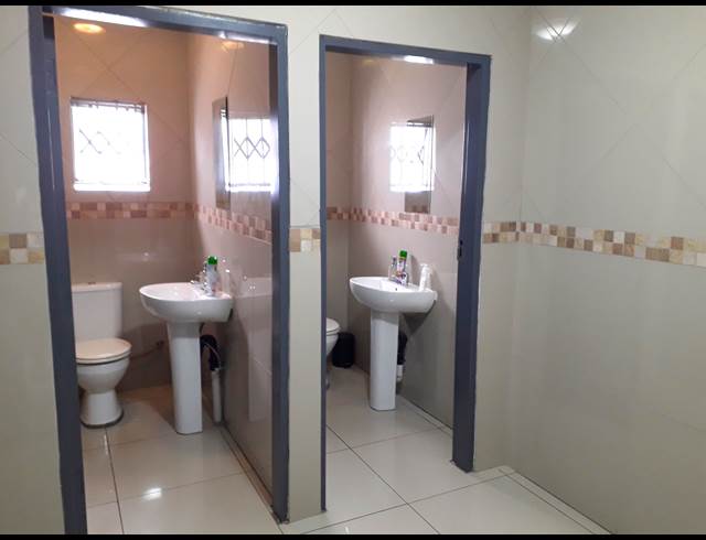 400M² OFFICE TO LET IN ROOIHUISKRAAL
