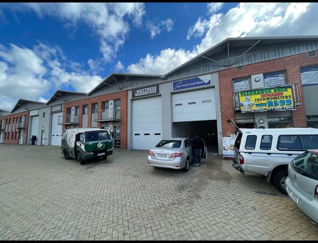 288M² WAREHOUSE TO LET IN STIKLAND INDUSTRIAL