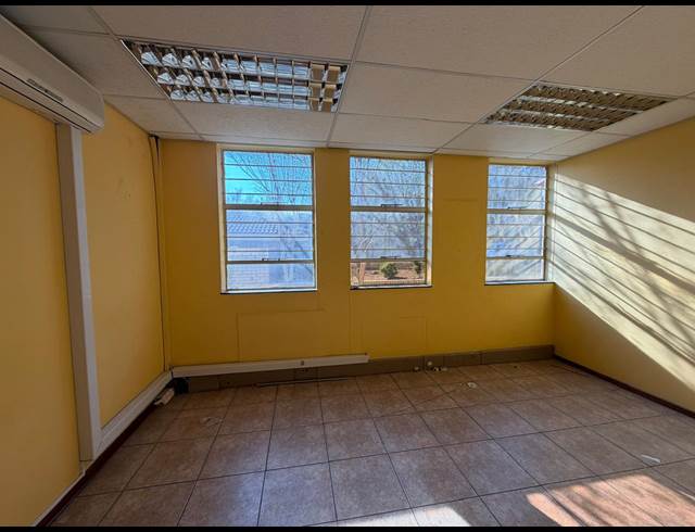 2,565M² OFFICE TO LET IN RANDJESPARK