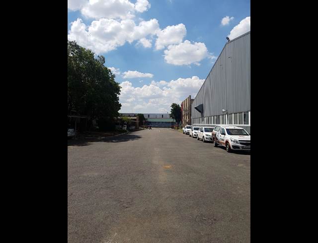 3,200M² WAREHOUSE TO LET IN ALRODE