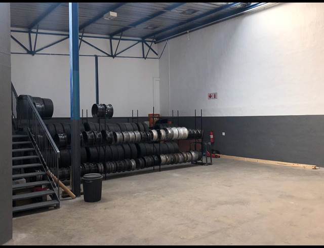 270M² WAREHOUSE RENTED IN STRIJDOMPARK