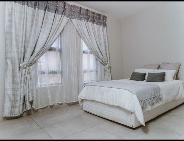 2 bed property to rent in RAVENSWOOD