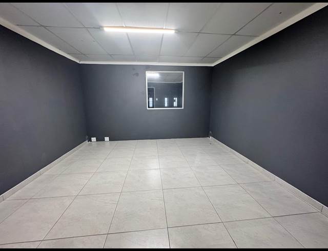 2,609.30M² WAREHOUSE TO LET IN MOUNT EDGECOMBE