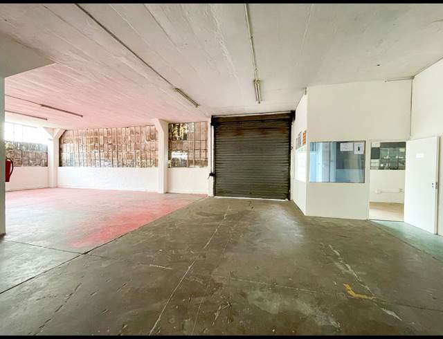 700M² WAREHOUSE TO LET IN NEW GERMANY