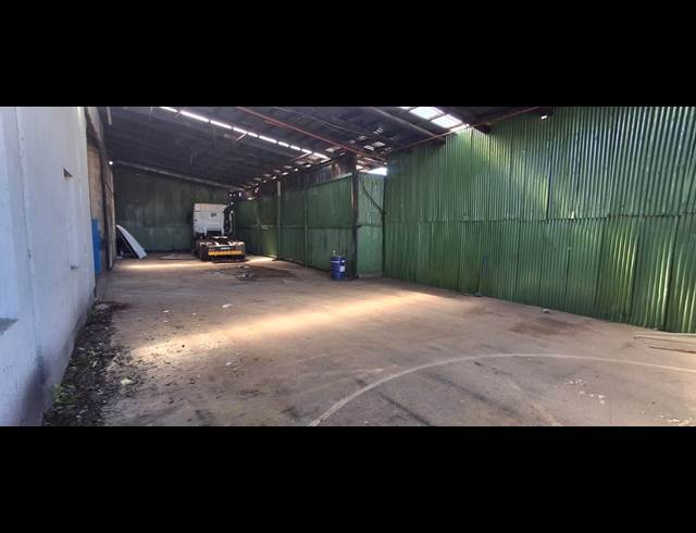 700M² BUILDING TO LET IN VULCANIA