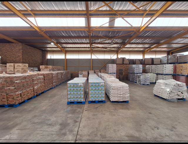 1,300M² WAREHOUSE TO LET IN ROBERTVILLE