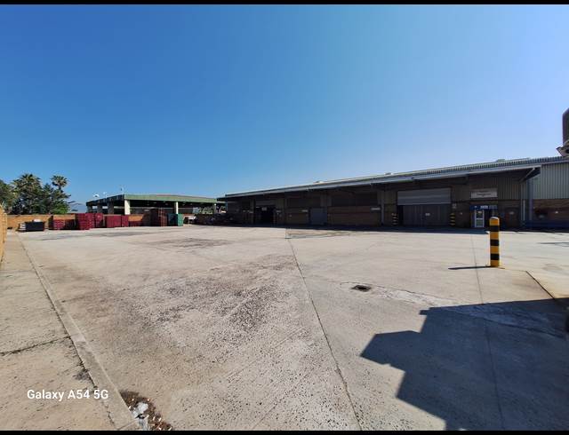 3,197M² WAREHOUSE TO LET IN OTTERY