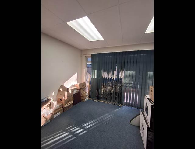 105M² OFFICE TO LET IN VINCENT