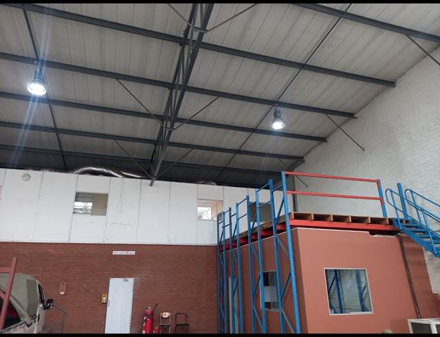 950M² WAREHOUSE TO LET IN POMONA