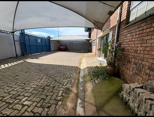 800M² WAREHOUSE TO LET IN GERMISTON CENTRAL