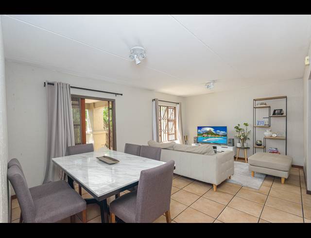 3 BEDROOM SECTIONAL TITLE RENTED IN PINESLOPES