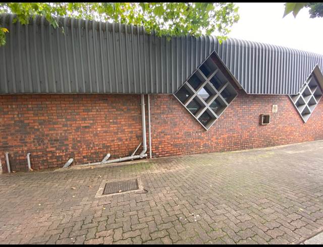250M² WAREHOUSE TO LET IN LONGDALE