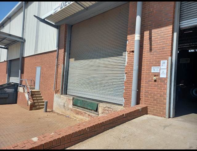 3,893M² WAREHOUSE TO LET IN POMONA
