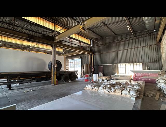 600M² WAREHOUSE TO LET IN JET PARK