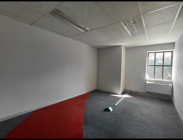 383M² OFFICE TO LET IN BRYANSTON