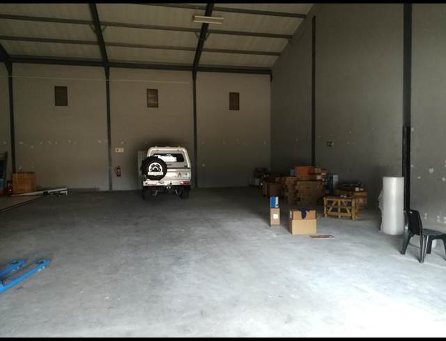 449M² WAREHOUSE RENTED IN STIKLAND INDUSTRIAL