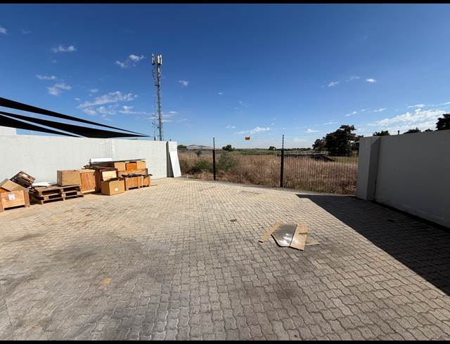 290M² WAREHOUSE TO LET IN STONEWOOD SECURITY ESTATE