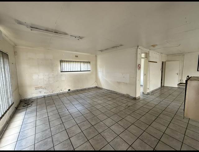770M² WAREHOUSE TO LET IN LASER PARK
