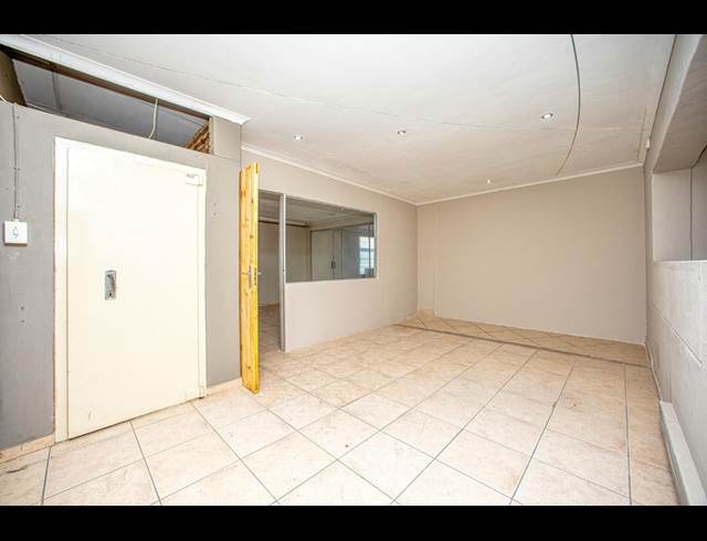 1,500M² WAREHOUSE TO LET IN WYNBERG