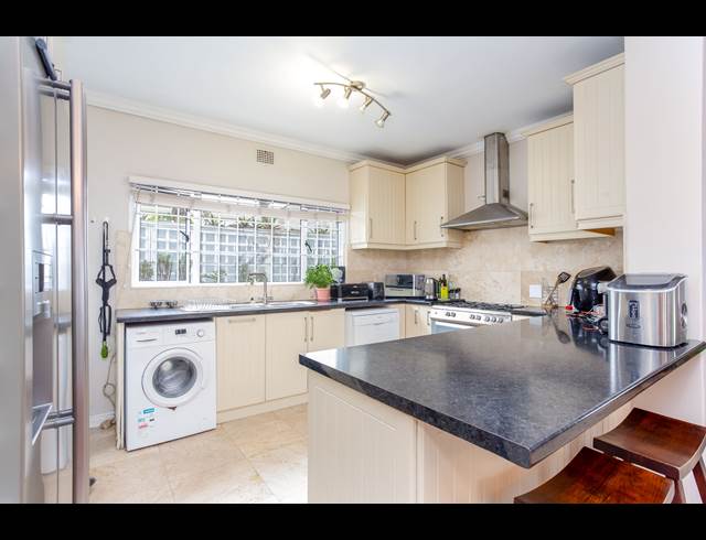 3 BEDROOM FREESTANDING RENTED IN RONDEBOSCH
