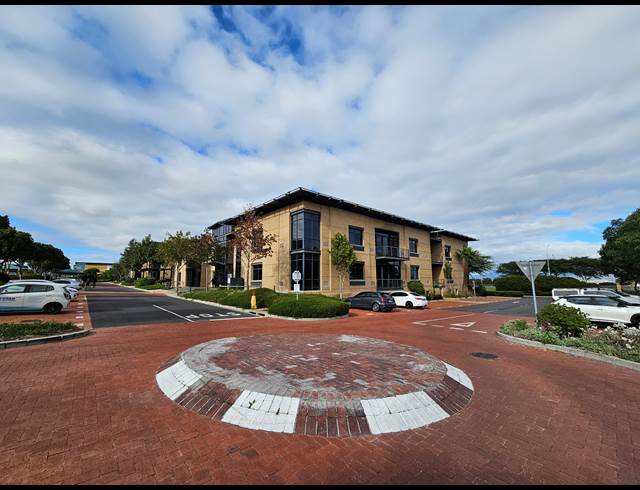 1,014M² OFFICE TO LET IN PLATTEKLOOF